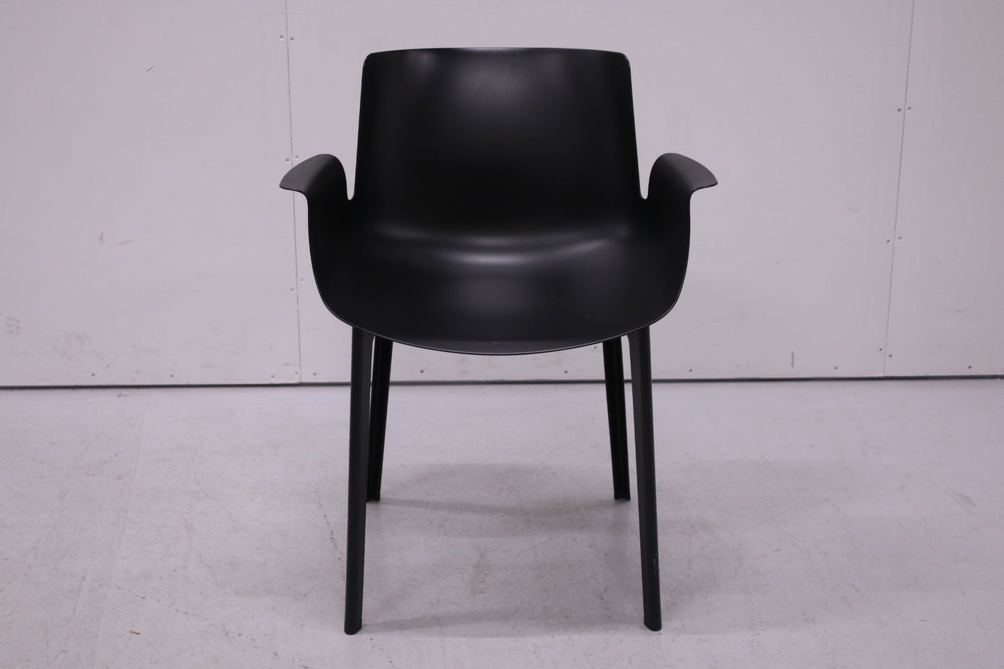 Kartell Piuma - tuoli, Design Piero Lissoni - Suomen Kalustekeskus