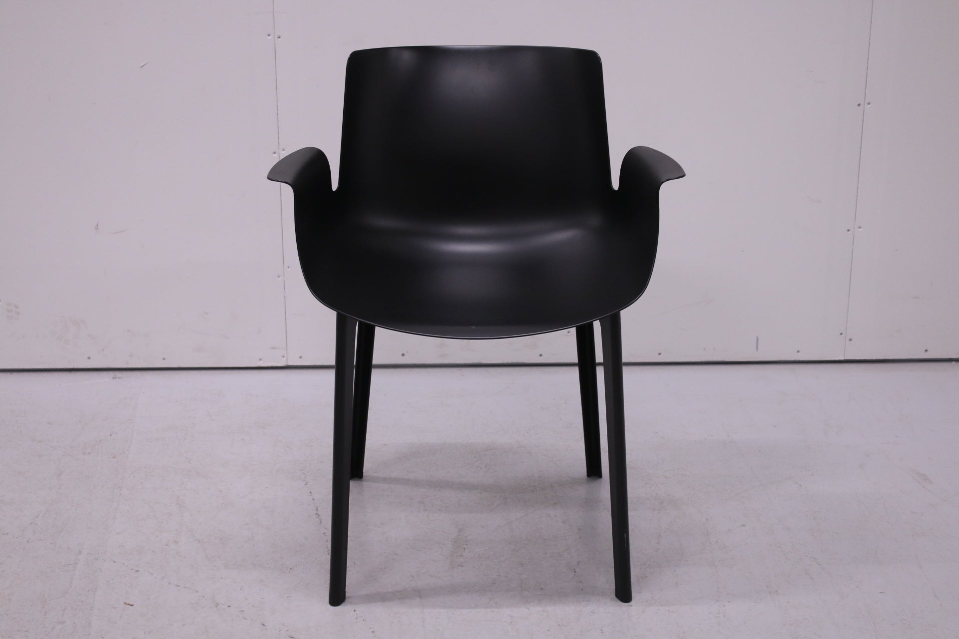 Kartell Piuma - tuoli, Design Piero Lissoni - Suomen Kalustekeskus