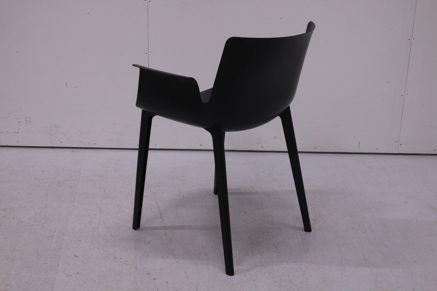 Kartell Piuma - tuoli, Design Piero Lissoni - Suomen Kalustekeskus