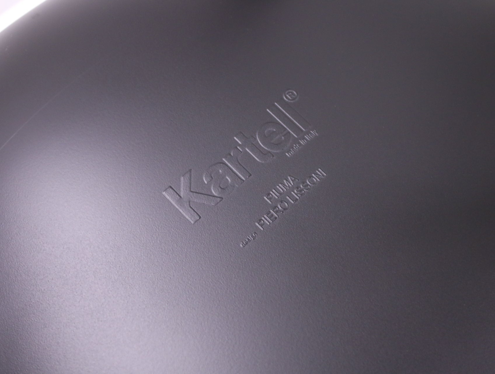 Kartell Piuma - tuoli, Design Piero Lissoni - Suomen Kalustekeskus