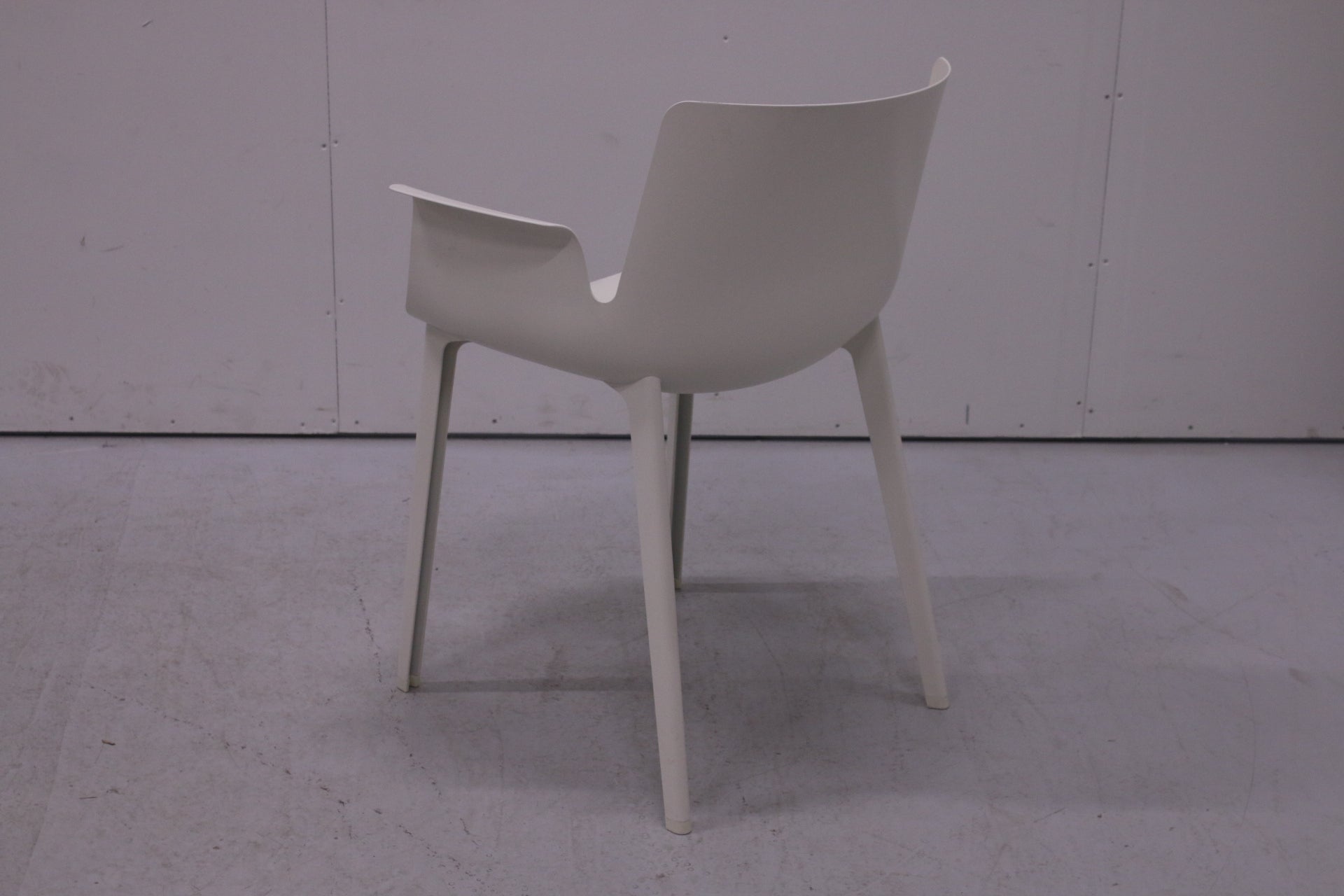 Kartell Piuma - tuoli, Design Piero Lissoni - Suomen Kalustekeskus