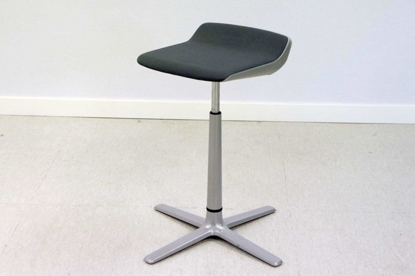 KINETICis5 baarijakkara - Suomen Kalustekeskus