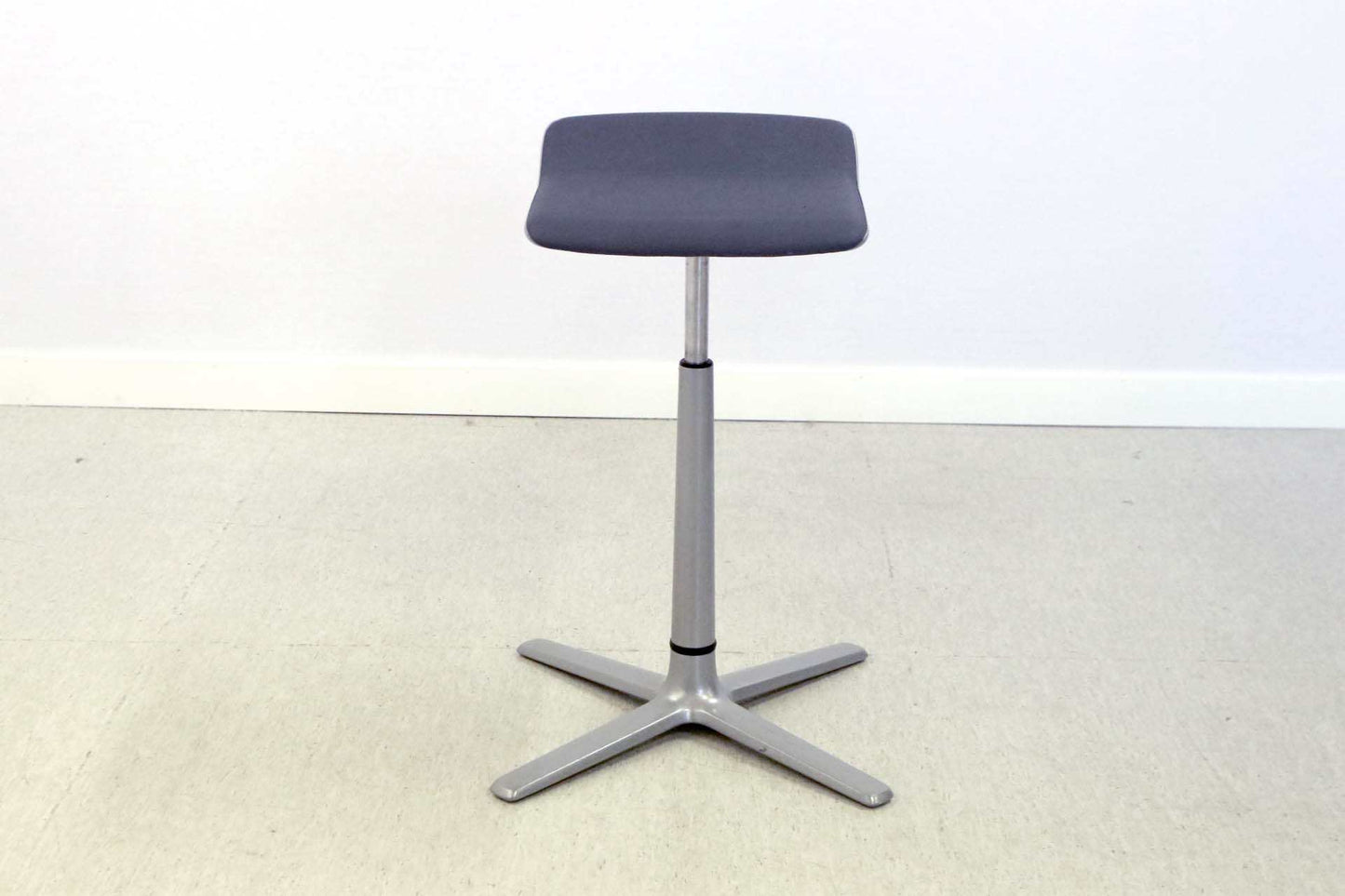 KINETICis5 baarijakkara - Suomen Kalustekeskus