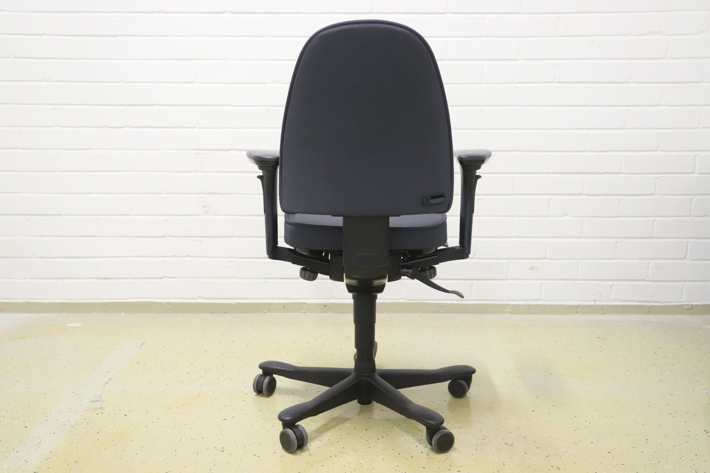 Kinnarps 6000 työtuoli, harmaa - Suomen Kalustekeskus