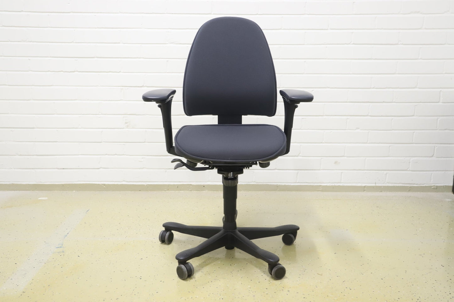 Kinnarps 6000 työtuoli, harmaa - Suomen Kalustekeskus