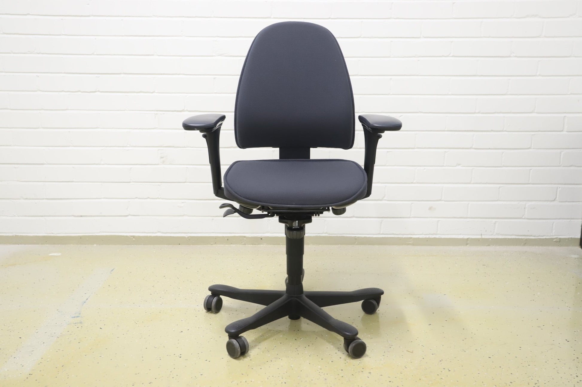 Kinnarps 6000 työtuoli, harmaa - Suomen Kalustekeskus