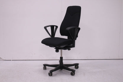 Kinnarps 6000 - työtuoli, Korkea selkänoja (2D - käsinojat) - Suomen Kalustekeskus