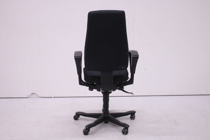 Kinnarps 6000 - työtuoli korkealla selkänojalla, uudelleenverhoiltu musta - Suomen Kalustekeskus