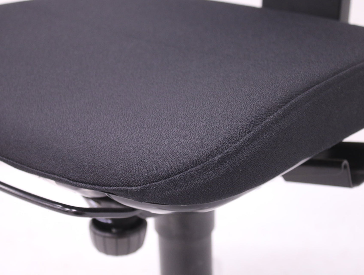 Kinnarps 6000 - työtuoli, uudelleenverhoiltu musta - Suomen Kalustekeskus