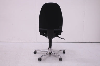 Kinnarps 6000 - työtuoli, uudelleenverhoiltu musta - Suomen Kalustekeskus