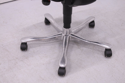 Kinnarps 6000 - työtuoli, uudelleenverhoiltu musta - Suomen Kalustekeskus