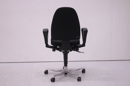 Kinnarps 6000 - työtuoli, uudelleenverhoiltu musta - Suomen Kalustekeskus