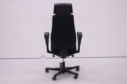 Kinnarps 8000 - työtuoli nahkaisella niskatuella, uudelleenverhoiltu musta - Suomen Kalustekeskus