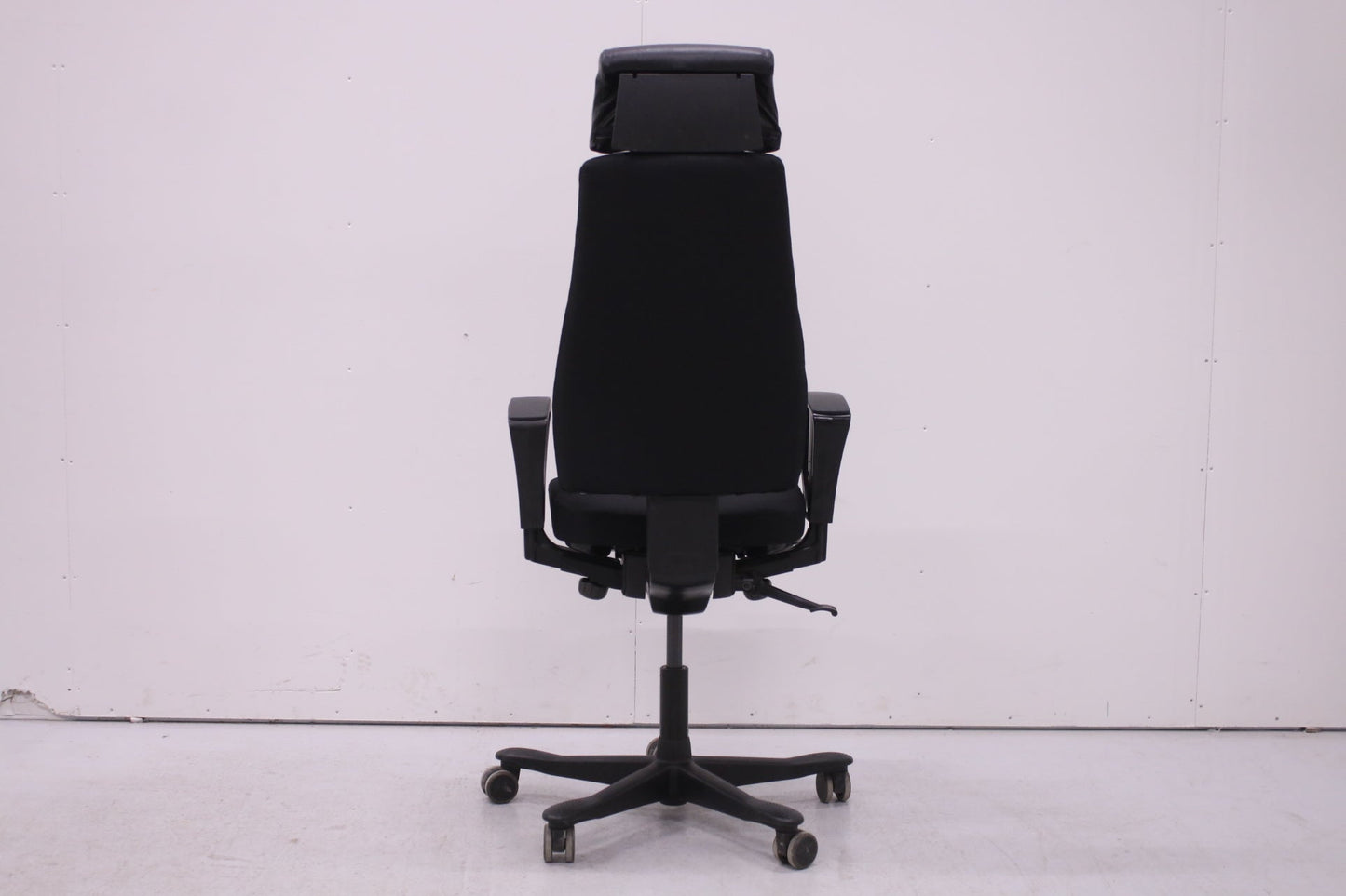 Kinnarps 8000 - työtuoli niskatuella - Suomen Kalustekeskus