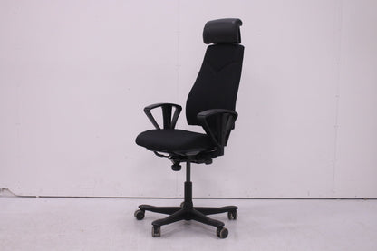 Kinnarps 8000 - työtuoli niskatuella - Suomen Kalustekeskus