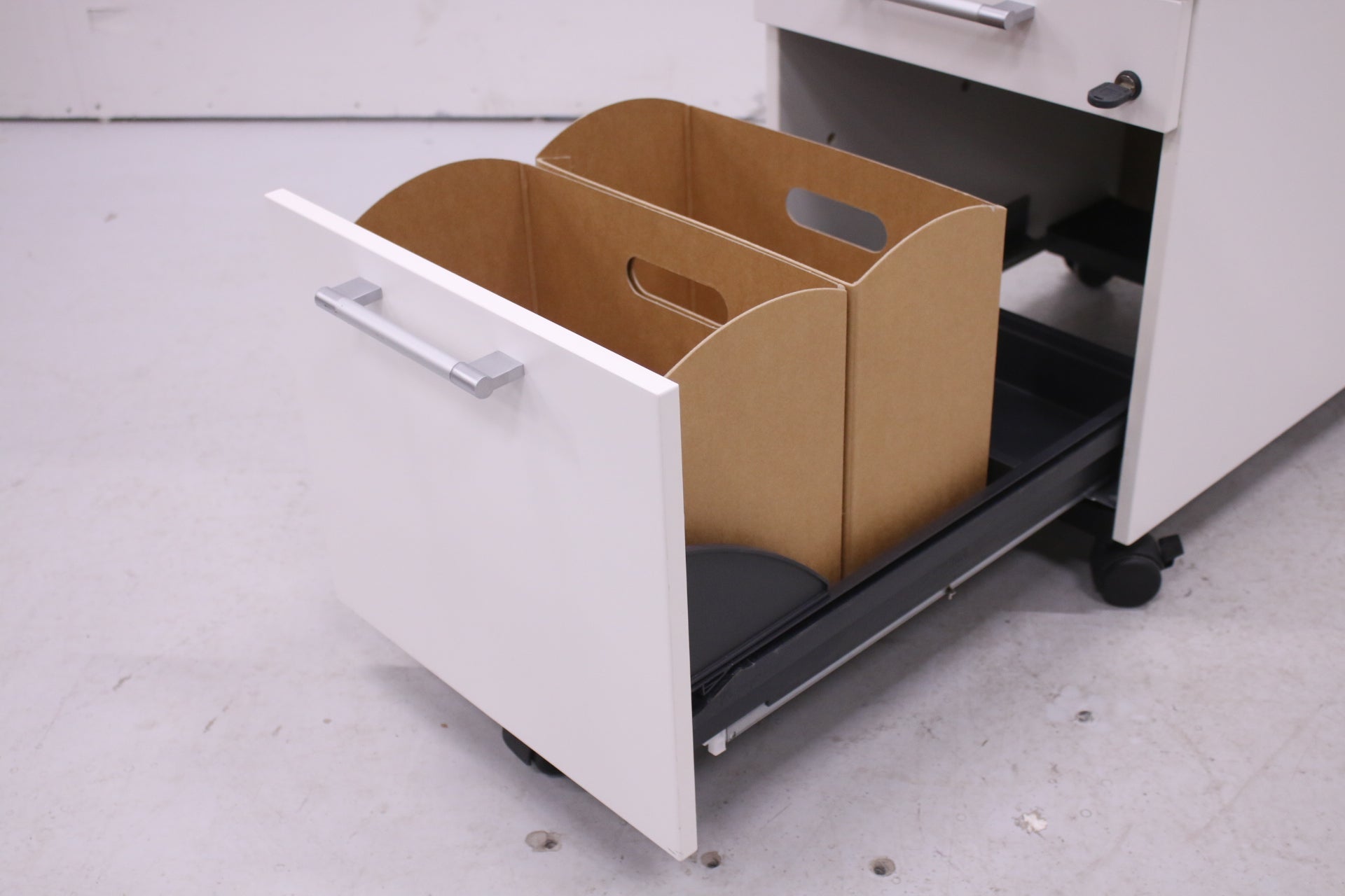 Kinnarps laatikosto kaksiosainen, valkoinen - Suomen Kalustekeskus