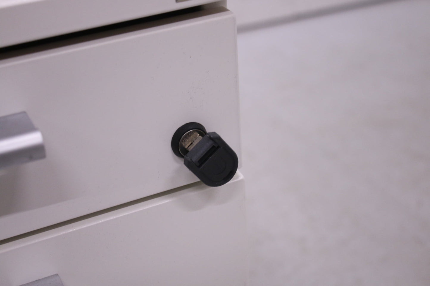 Kinnarps laatikosto kolmeosainen, valkoinen - Suomen Kalustekeskus