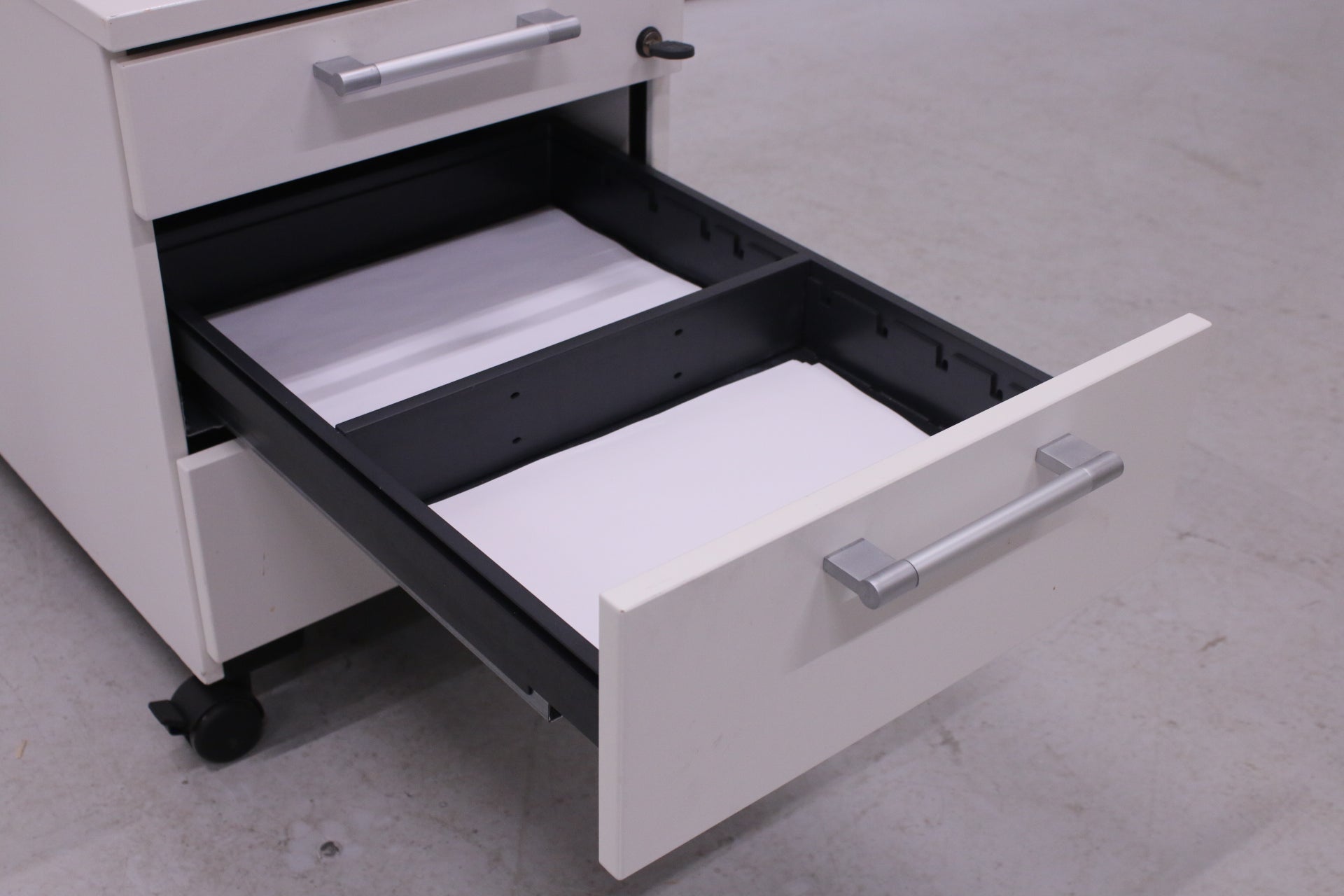 Kinnarps laatikosto kolmeosainen, valkoinen - Suomen Kalustekeskus