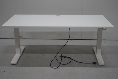 Kinnarps P - sarjan sähköpöytä, 160x80 valkoinen - Suomen Kalustekeskus