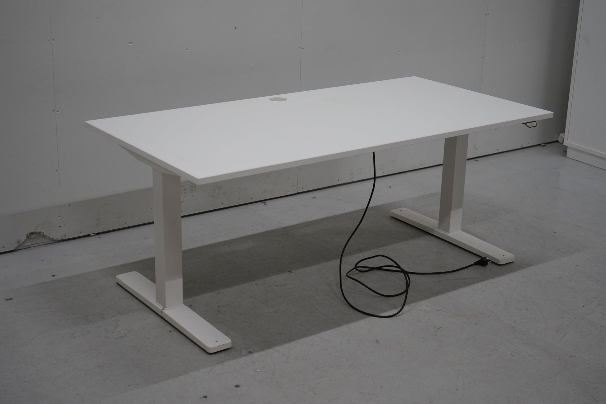 Kinnarps P - sarjan sähköpöytä, 160x80 valkoinen - Suomen Kalustekeskus