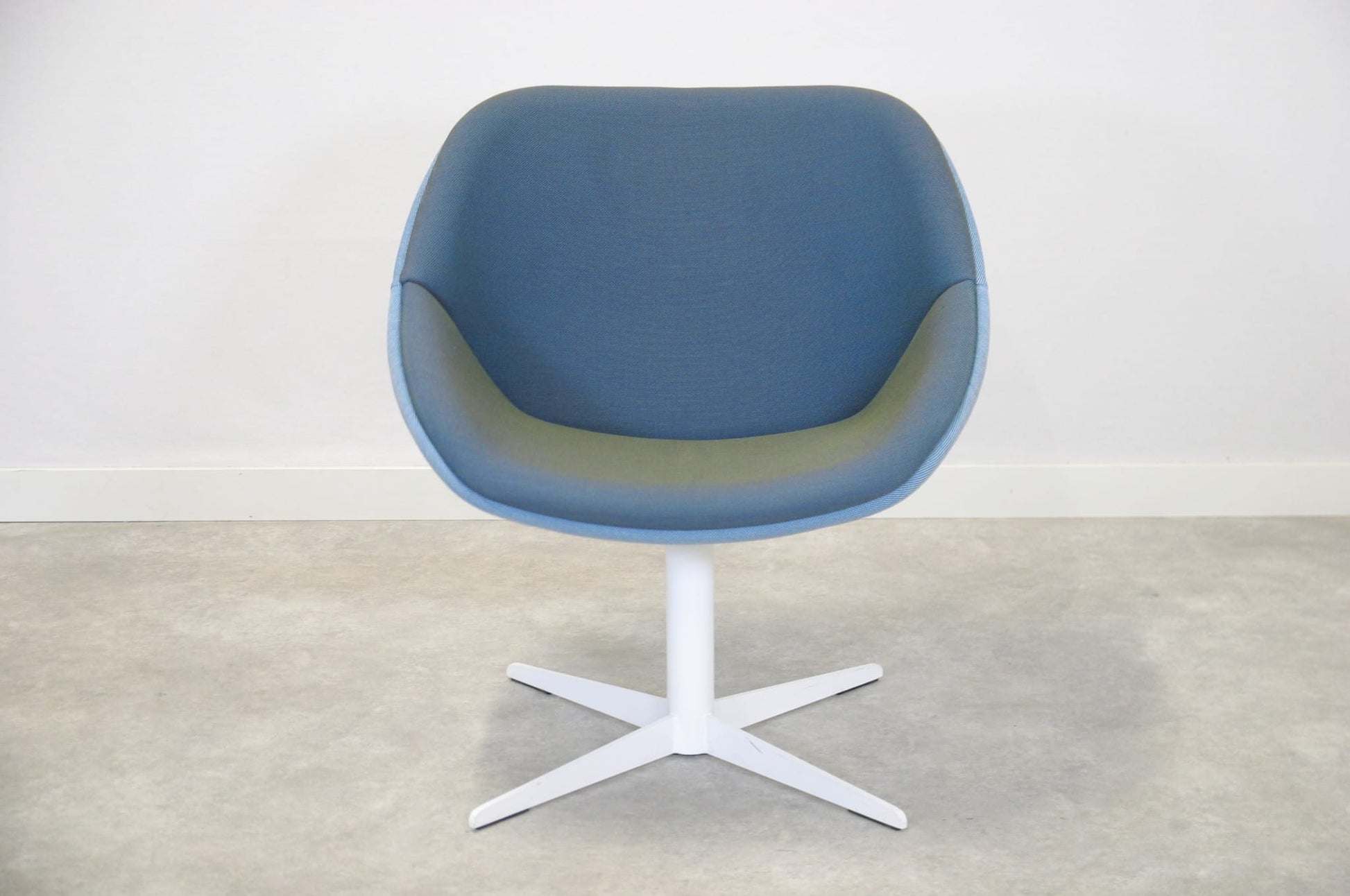 Kuppi - nojatuoli - Suomen Kalustekeskus