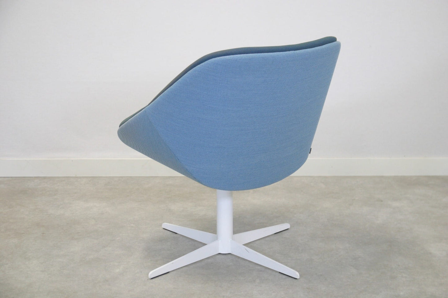 Kuppi - nojatuoli - Suomen Kalustekeskus