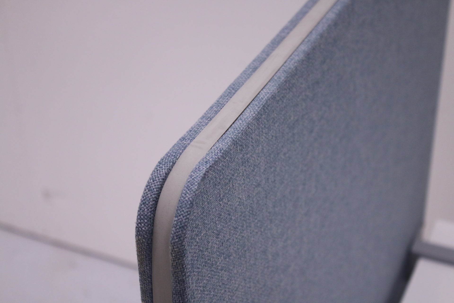 Lintex akustoiva pöytäsermi 80x70, ruuviton kiinnitys - Suomen Kalustekeskus