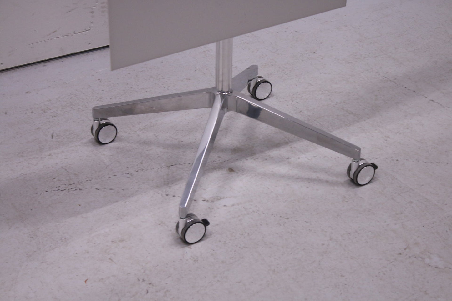 Lintex Mood - tussitaulu, pyörällinen - Suomen Kalustekeskus