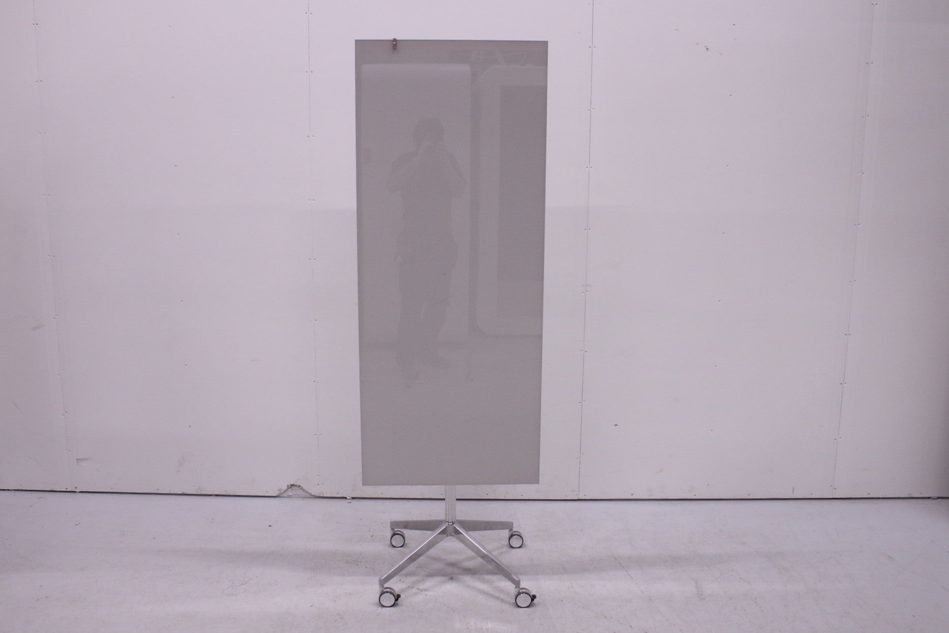 Lintex Mood - tussitaulu, pyörällinen - Suomen Kalustekeskus