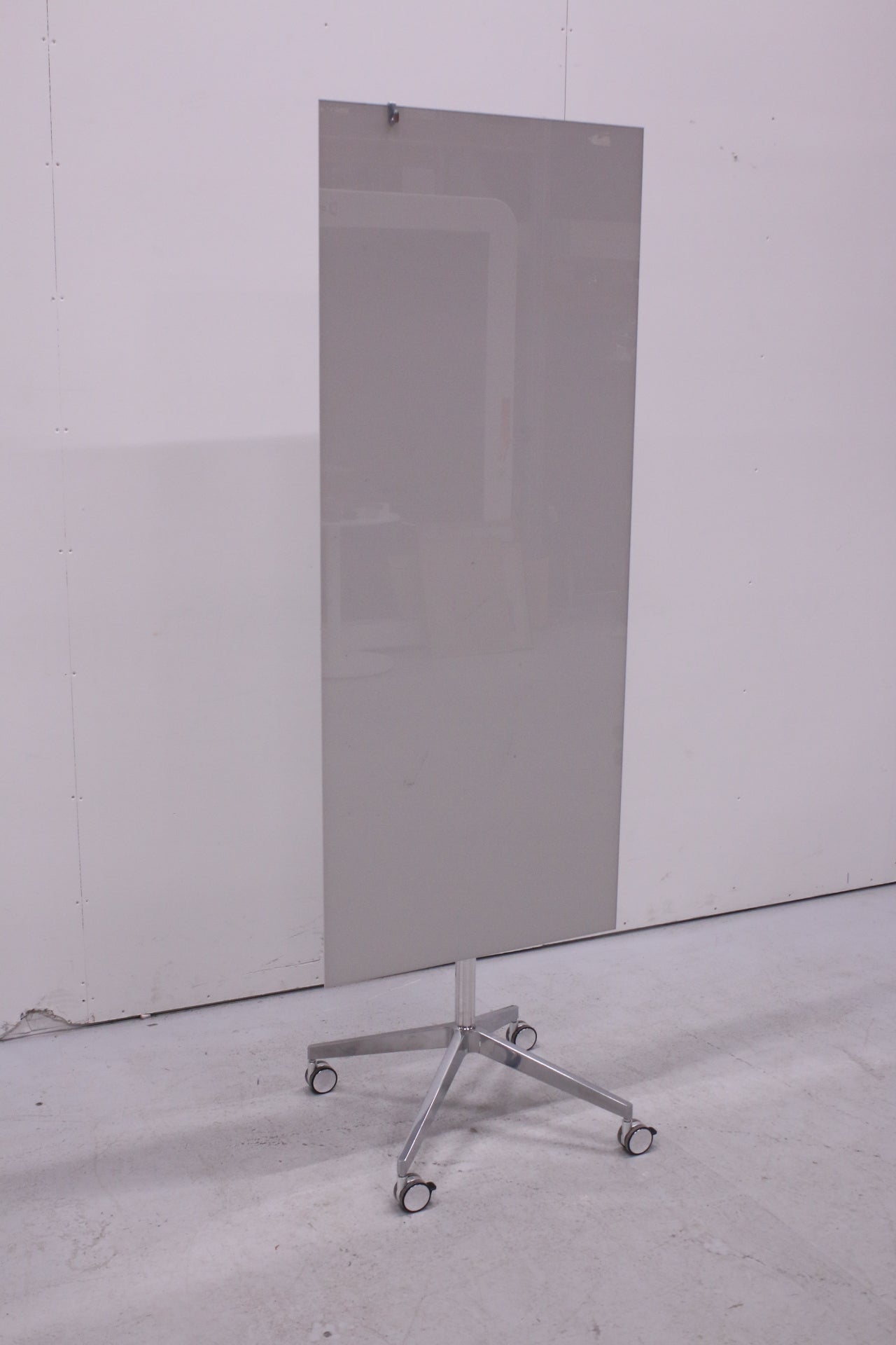 Lintex Mood - tussitaulu, pyörällinen - Suomen Kalustekeskus