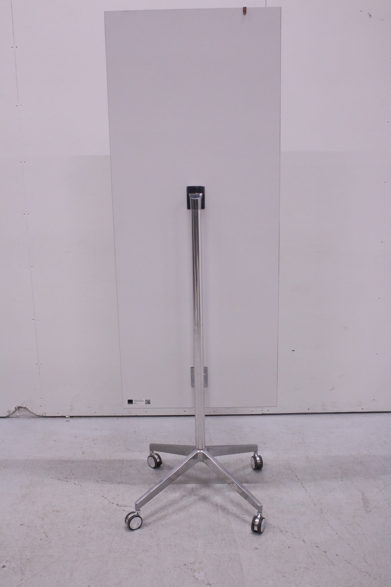 Lintex Mood - tussitaulu, pyörällinen - Suomen Kalustekeskus