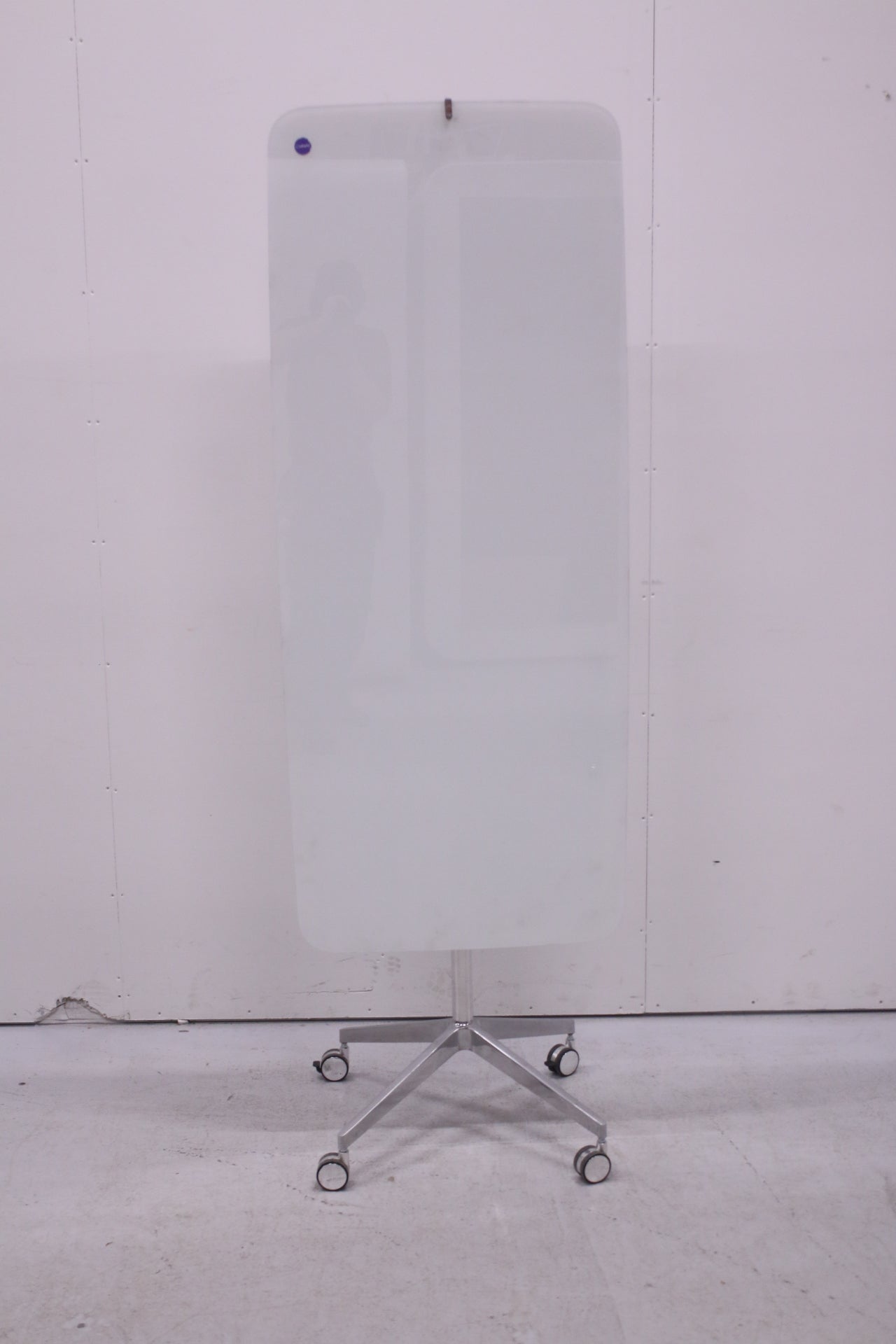 Lintex Mood - tussitaulu, pyörällinen - Suomen Kalustekeskus