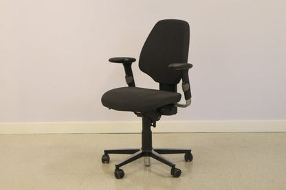 Logic työtuoli - Suomen Kalustekeskus