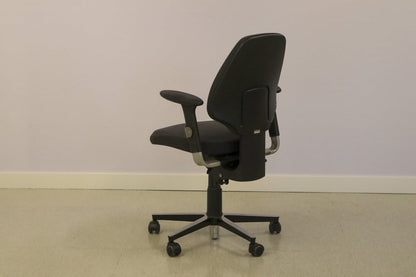 Logic työtuoli - Suomen Kalustekeskus