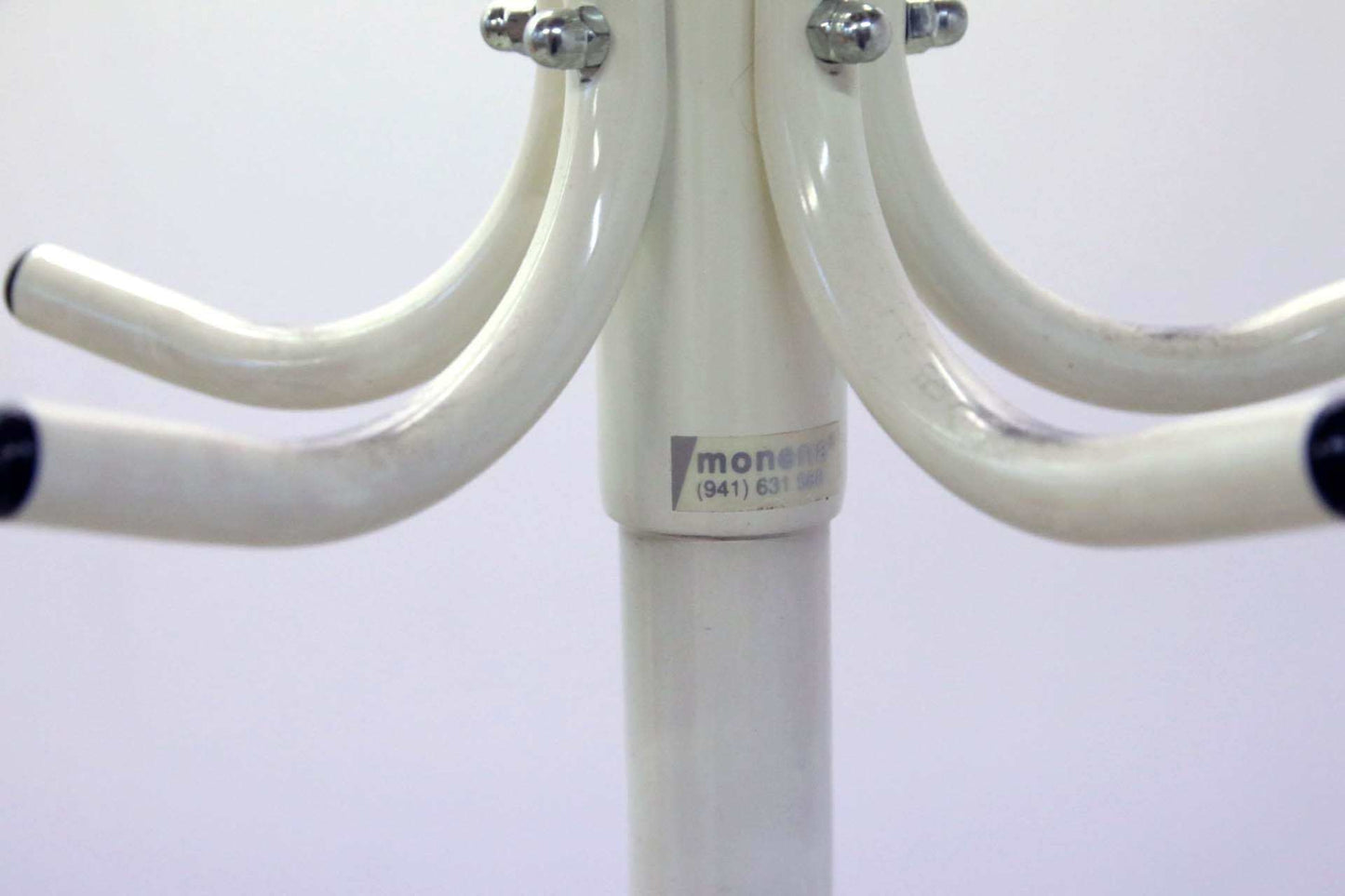 Lotus pystynaulakko - Suomen Kalustekeskus