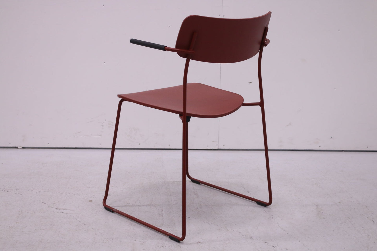 Martela Ella - tuoli käsinojilla - Suomen Kalustekeskus