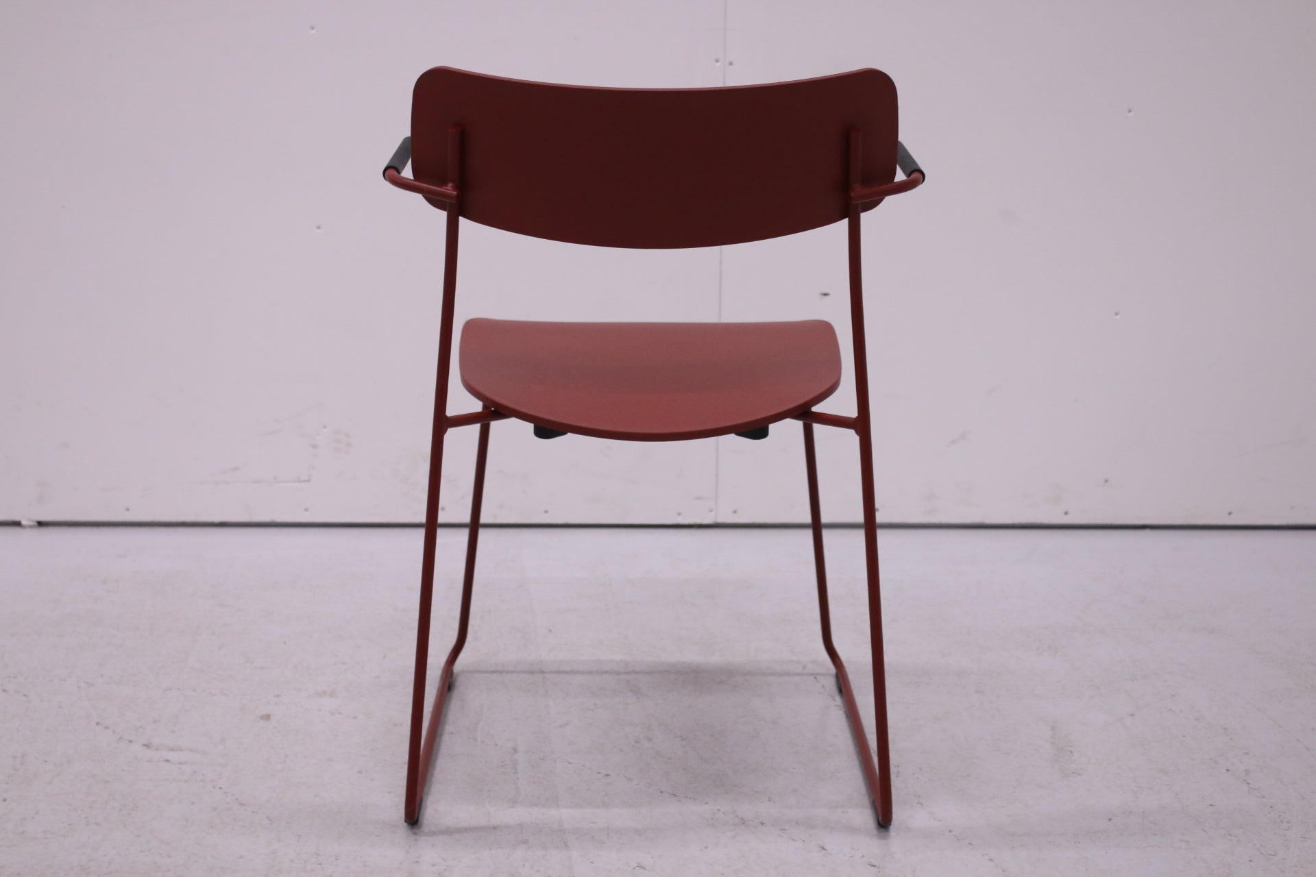 Martela Ella - tuoli käsinojilla - Suomen Kalustekeskus