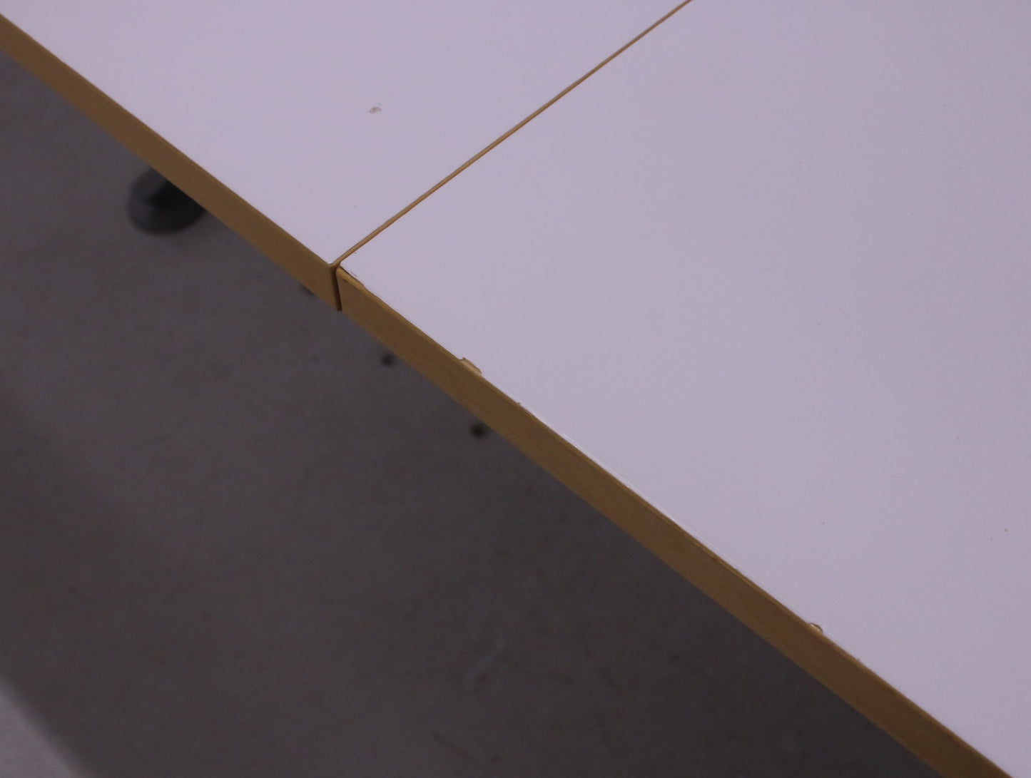 Martela Form neuvottelupöytä kuvioidulla kanne 300x140 - Suomen Kalustekeskus