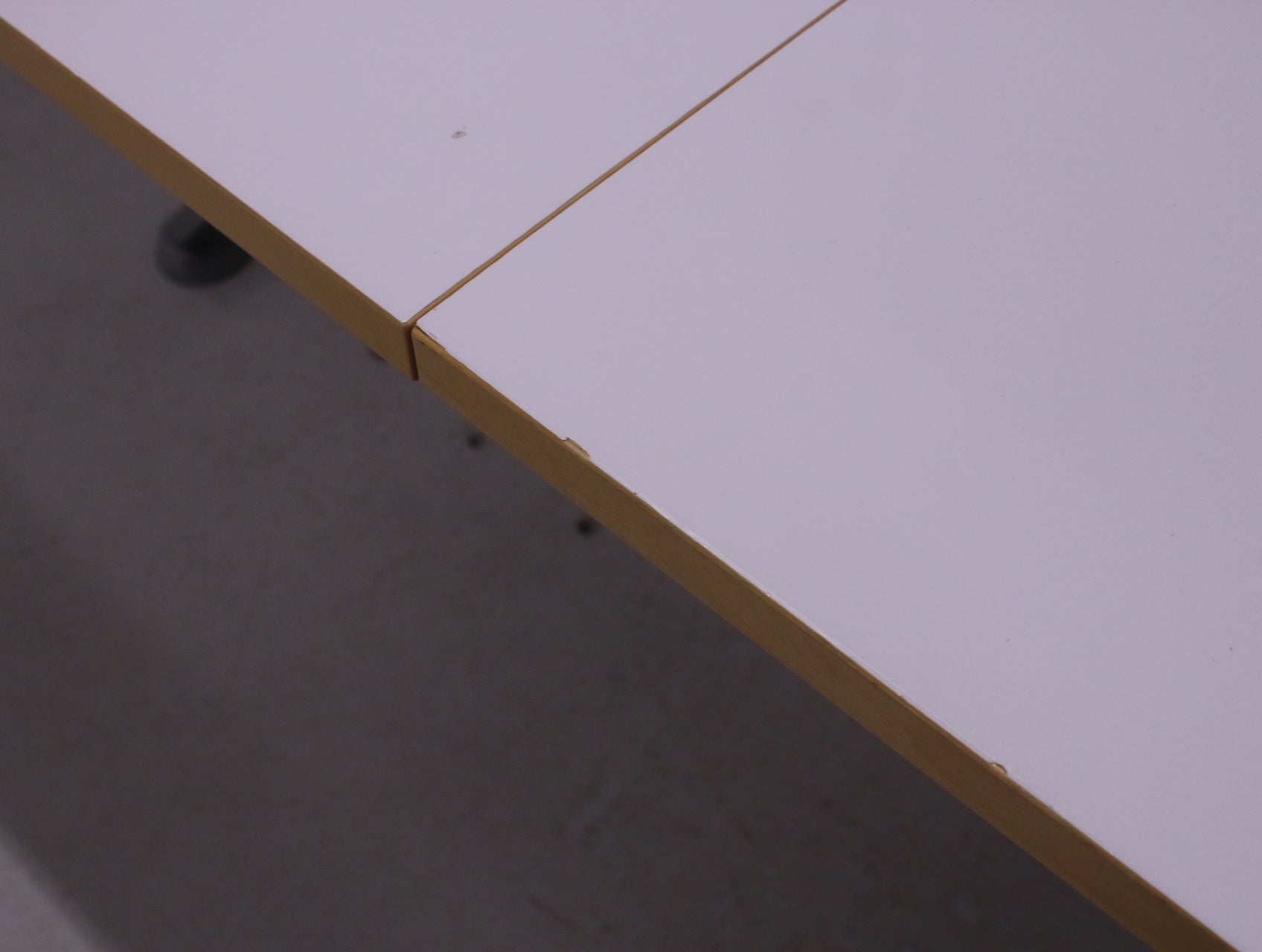 Martela Form neuvottelupöytä kuvioidulla kanne 300x140 - Suomen Kalustekeskus