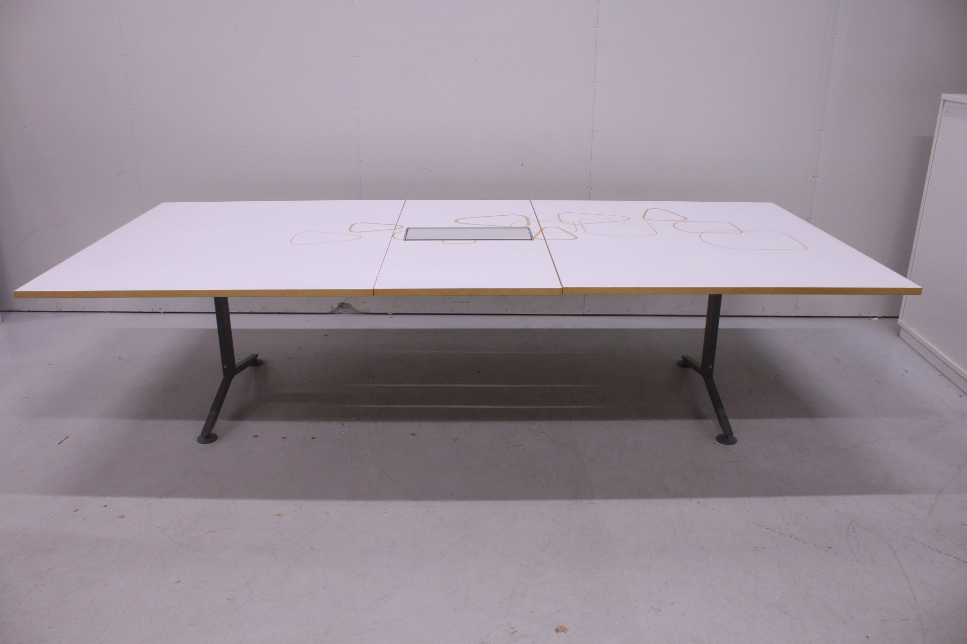 Martela Form neuvottelupöytä kuvioidulla kanne 300x140 - Suomen Kalustekeskus