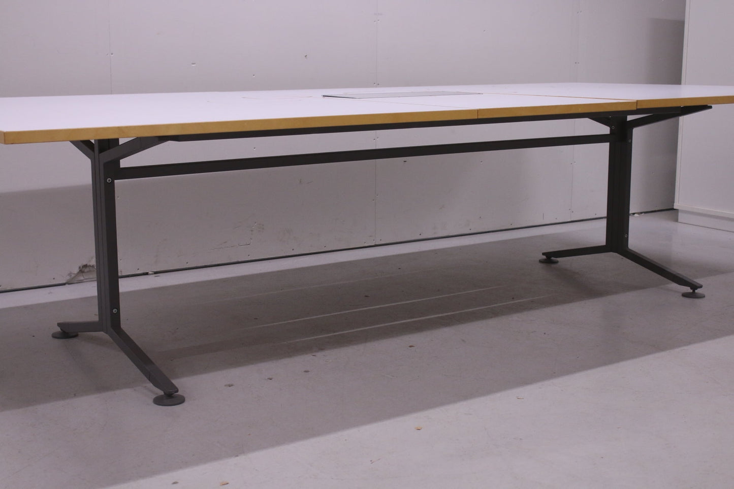 Martela Form neuvottelupöytä kuvioidulla kanne 300x140 - Suomen Kalustekeskus