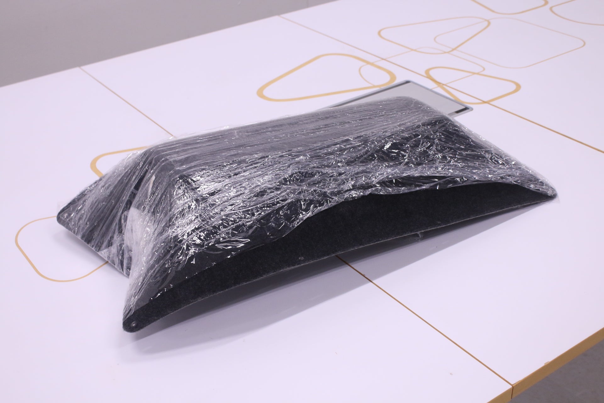 Martela Form neuvottelupöytä kuvioidulla kanne 300x140 - Suomen Kalustekeskus