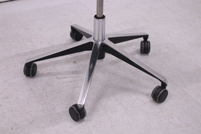 Martela Form - neuvottelutuoli pyörillä - Suomen Kalustekeskus