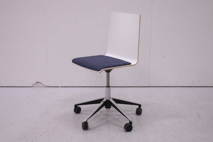 Martela Form - neuvottelutuoli pyörillä - Suomen Kalustekeskus