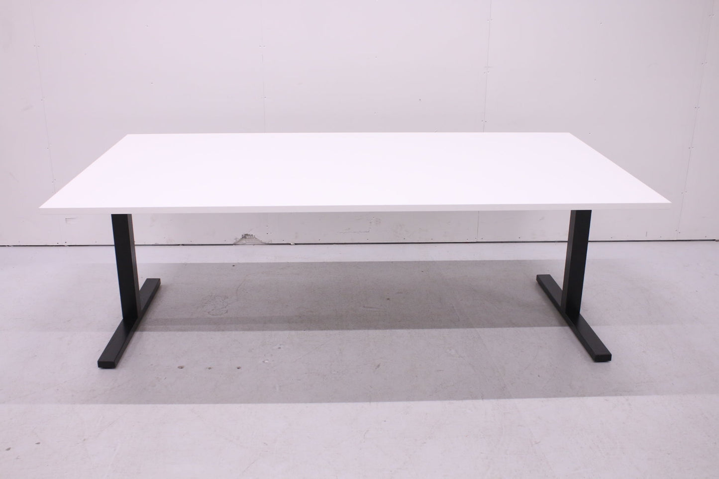 Martela Frankie - neuvottelupöytä uudella valkoisella kannella 220x120 - Suomen Kalustekeskus