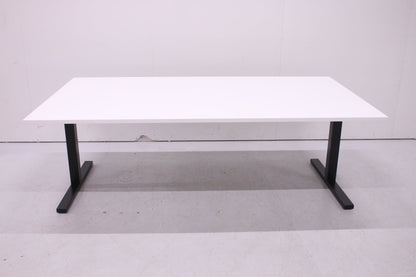 Martela Frankie - neuvottelupöytä uudella valkoisella kannella 220x120 - Suomen Kalustekeskus