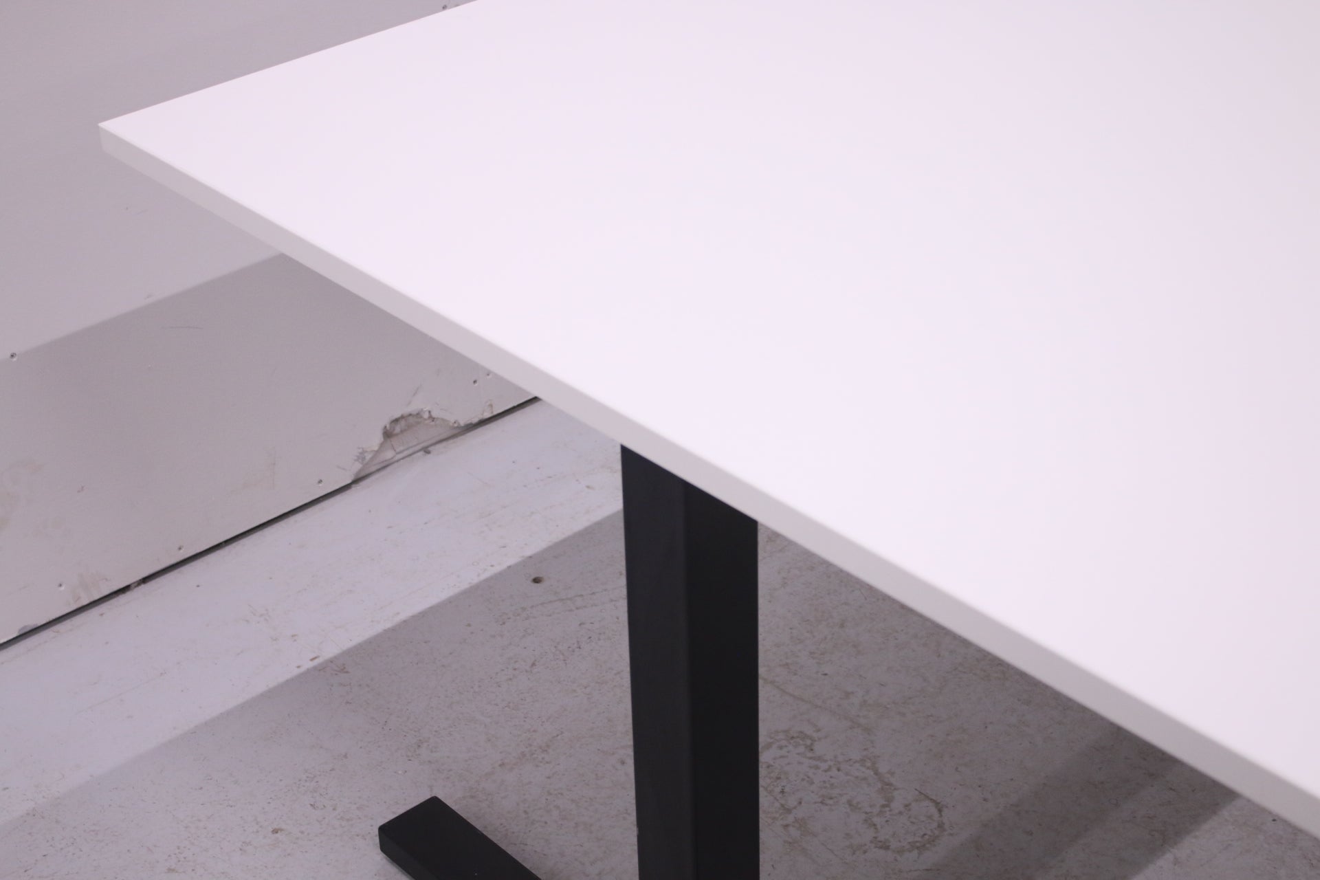 Martela Frankie - neuvottelupöytä uudella valkoisella kannella 220x120 - Suomen Kalustekeskus