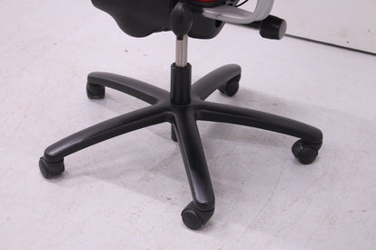 Martela Logic 400 työtuoli, punainen / uusi kaasujousi - Suomen Kalustekeskus