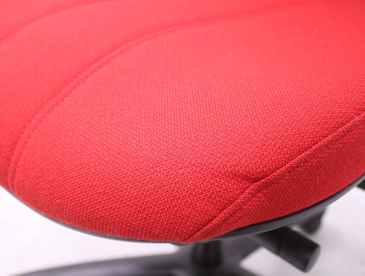 Martela Logic 400 työtuoli, punainen / uusi kaasujousi - Suomen Kalustekeskus