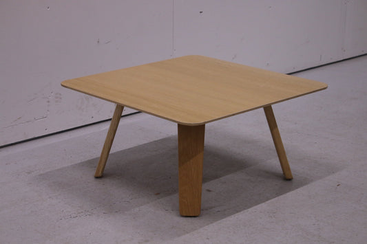 Martela Oona - sohvapöytä 60x60, tammi - Suomen Kalustekeskus